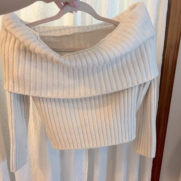 Off the shoulder sweater - Picture 2 of 2
